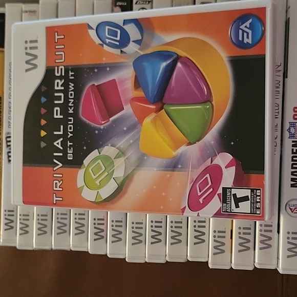 Trivial Pursuit - Wii Game No Visable Stratches Original Case & Paper Inserts - Picture 1 of 5